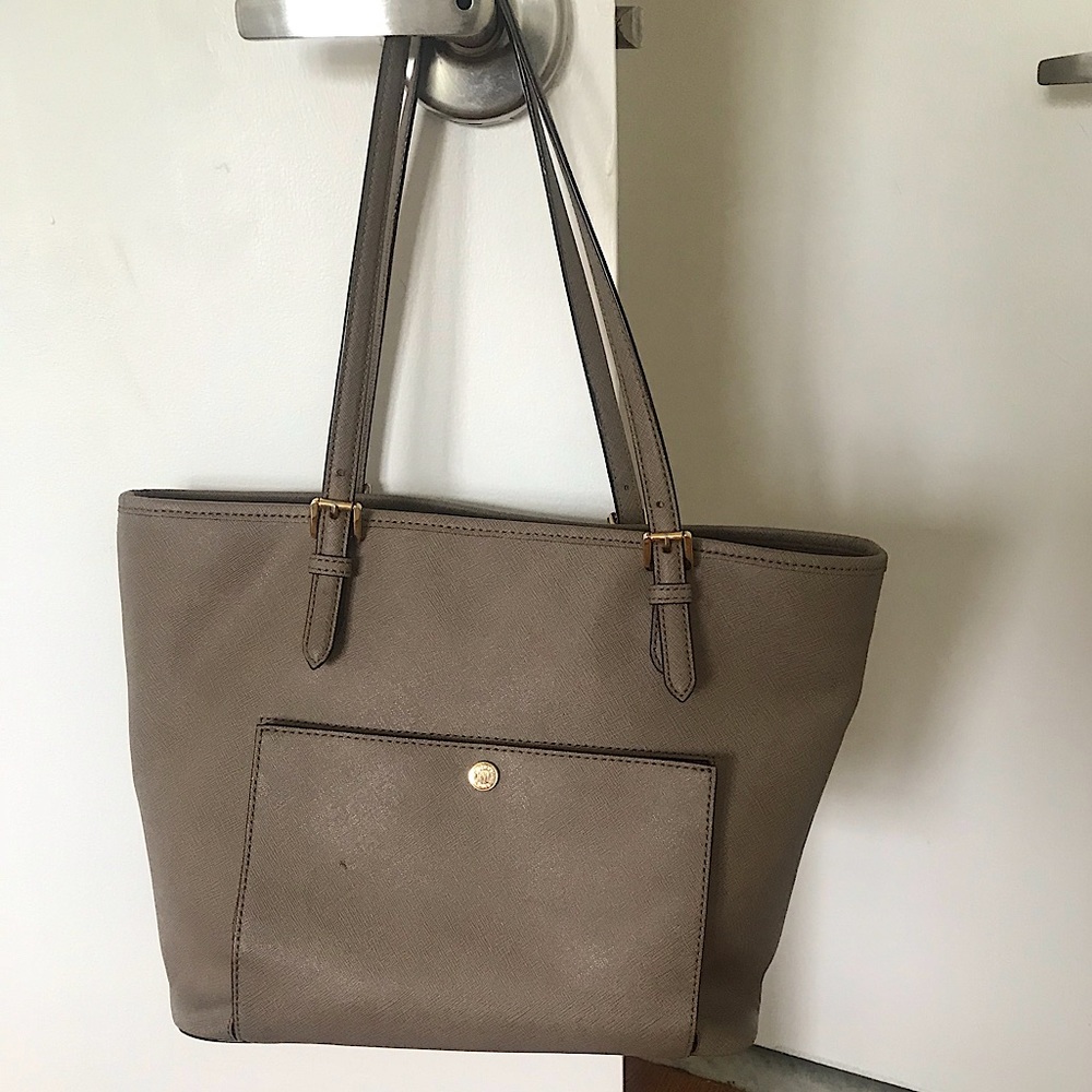 Michael Kors Tote in nearly excellent condition. Back to work, new moms, travel!